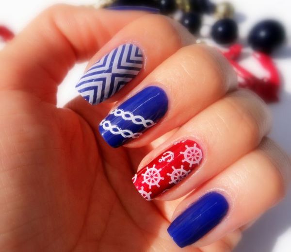 Trendy summer nails – nautical and beach inspired nail art ideas