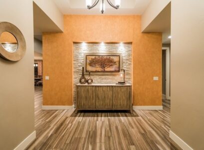 accent-wall-in-interior-design-entryway-neutral-colors