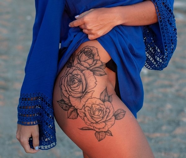 sexy thigh tattoo with roses