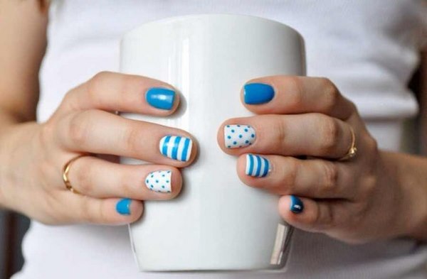 summer nail design ideas for short nails blue white polka dots stripes