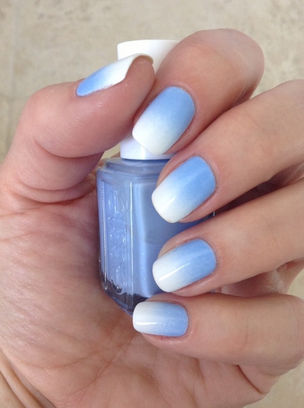 summer nails ideas blue white gradient effect