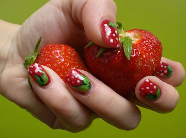 summer manicure ideas with fruits strawberries