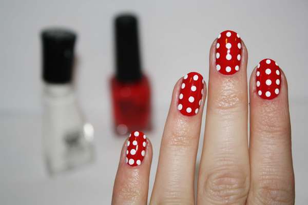 DIY red and white dots summer nails