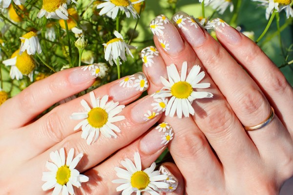 beautiful daisy nail decoration ideas
