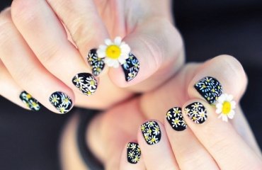 beautiful-nail-ideas-black-manicure-DIY-daisies