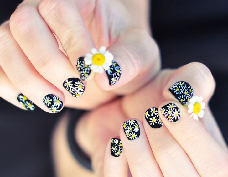 beautiful nail ideas black manicure DIY daisies