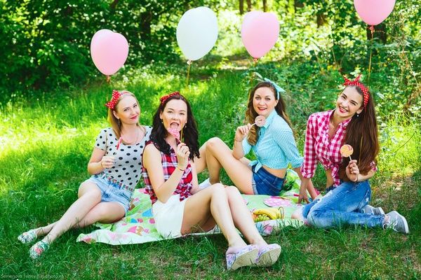 bridal party picnic fun bachelorette ideas