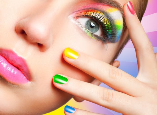 colorful summer rainbow nails and colorful makeup