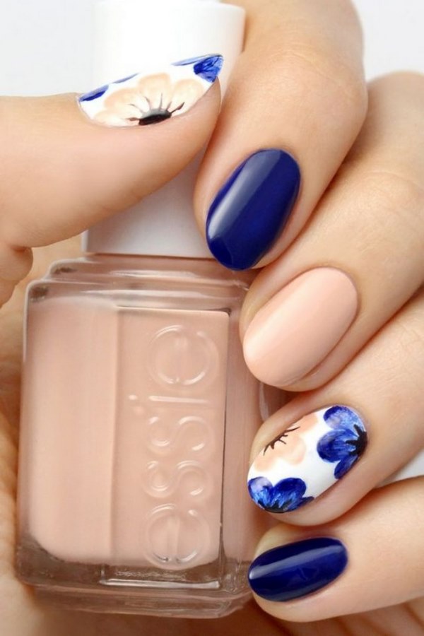 elegant blue manicure with flowers