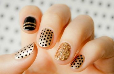 gold-black-manicure-with-dots