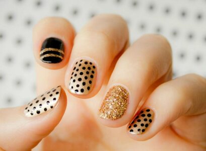 gold-black-manicure-with-dots