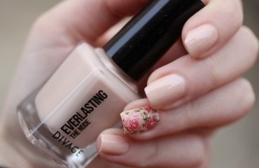 nude-nail-art-decoration-with-floral-pattern