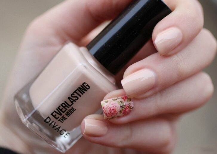 nude-nail-art-decoration-with-floral-pattern