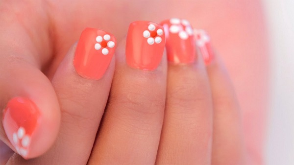 simple flower nail design with dots