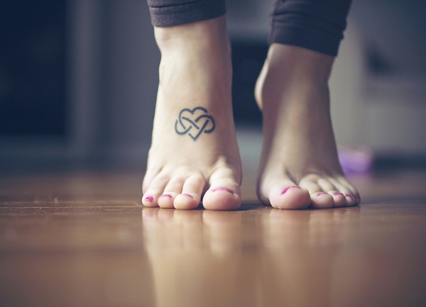 foot-tattoo-infinity-heart-small-tattos-ideas