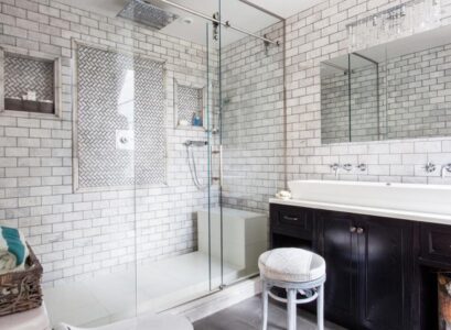 moswern-walk-in-shower-with-subway-tile-and-glass-doors