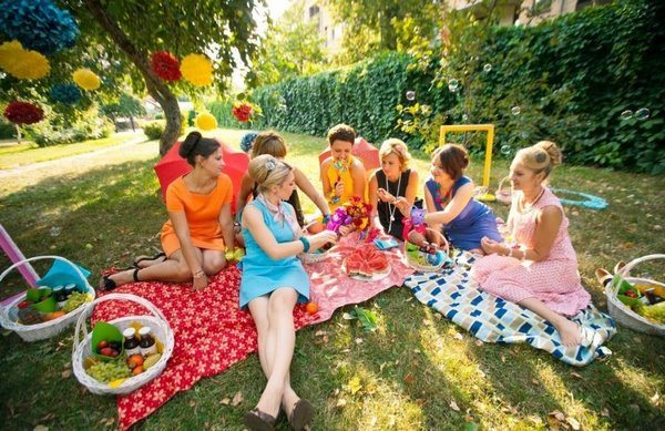 summer garden party bachelorette ideas picnic