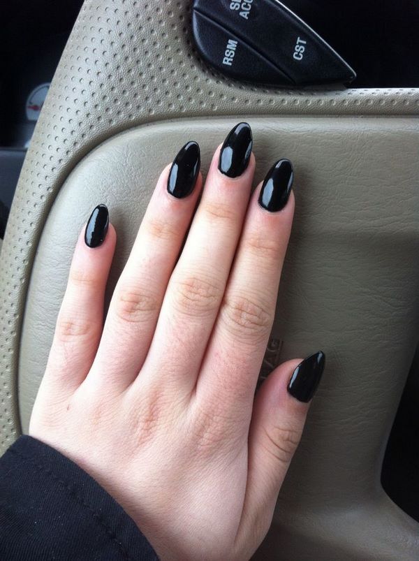 black almond nails monochrome manicure