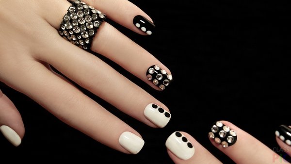 nail designs with rhinestones