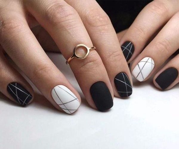 black and white nails with stripes DIY manicure ideas