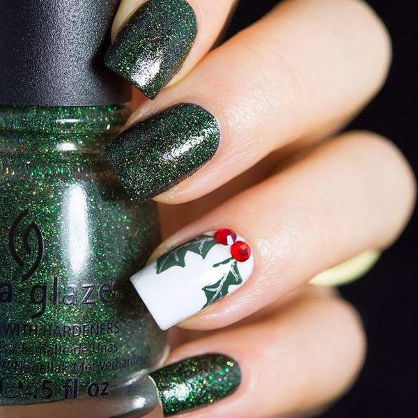 christmas nails ideas green polish holy decoration