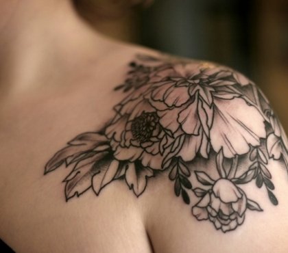 flower-tattoo-ideas-womens-shoulder-design-ideas