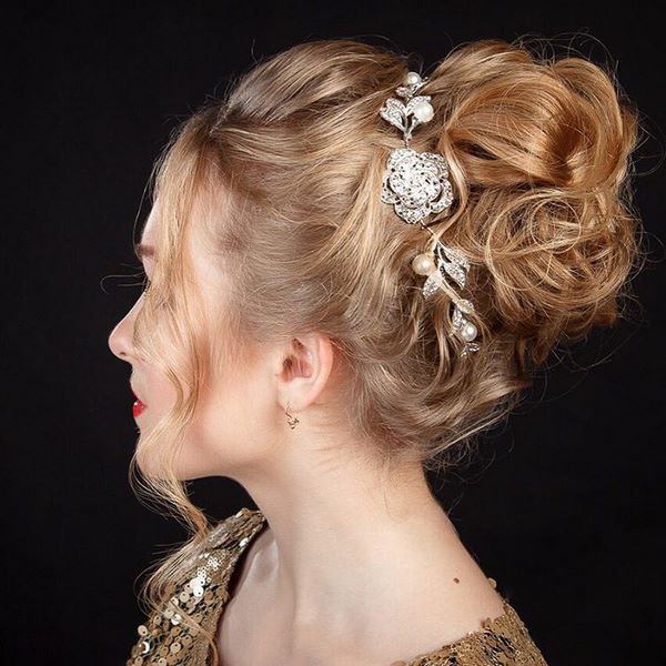 hairstyles for christmas party knot and accessories