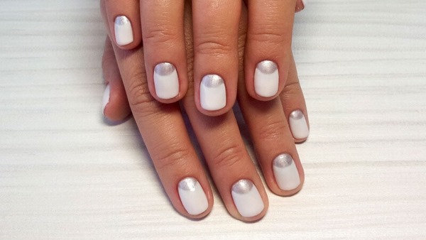 moon nails white and silver colors