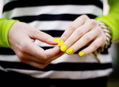 neon-nails-neon-nail-art-trendy-summer-nails