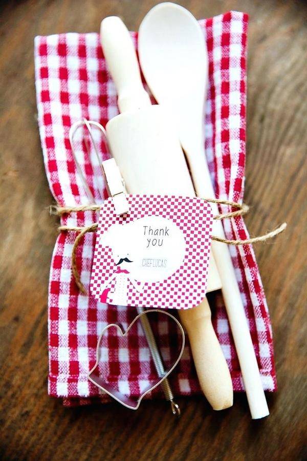 retro style party favors housewife theme