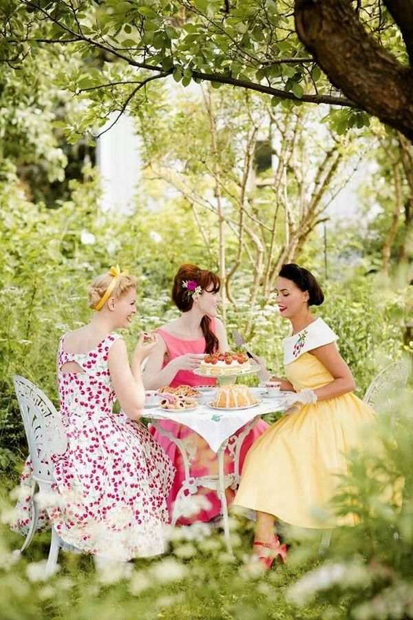 summer tea party bachelorette theme ideas retro style