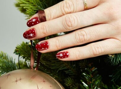 twinkling-star-nails-christmas-manicure-ideas