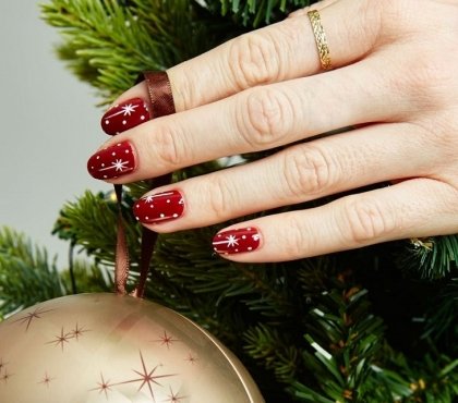 twinkling-star-nails-christmas-manicure-ideas