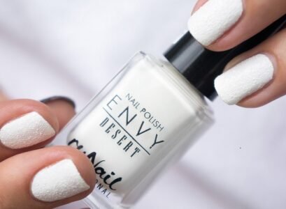 white-nail-design-ideas-classic-color-combinations