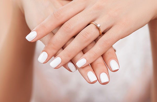 white-square-nails-elegant-manicure
