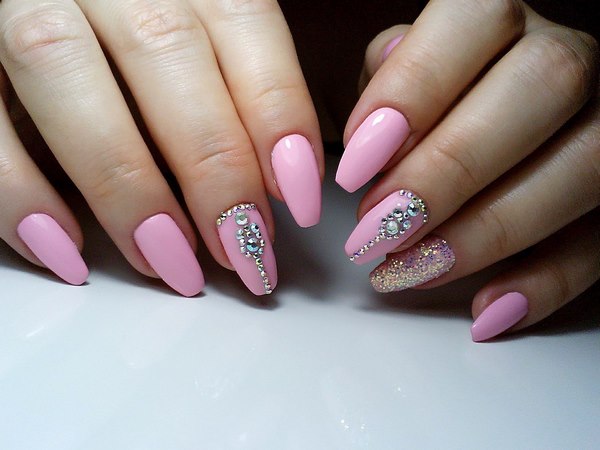 ballerina nails ideas pink manicure with rhinestones