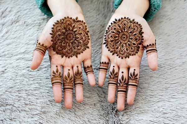 henna hand tattoo DIY patterns circle