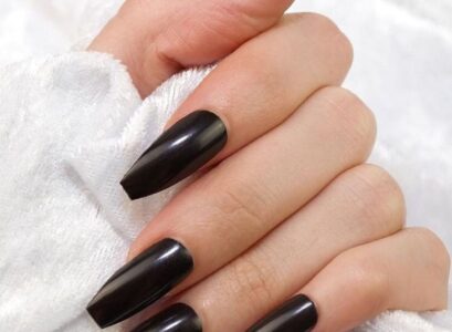 long-black-coffin-shaped-nails-simple-manicure-ideas