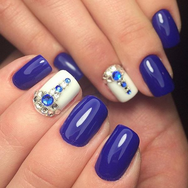 manicure for short nails blue lacquer crystals