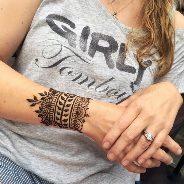 temporary henna wrist tattoo DIY ideas