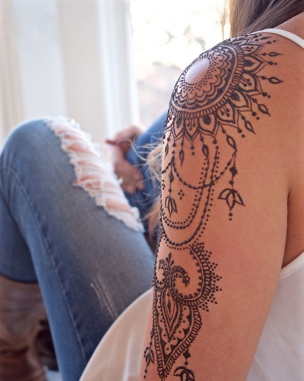 temporary shoulder tatoo with henna