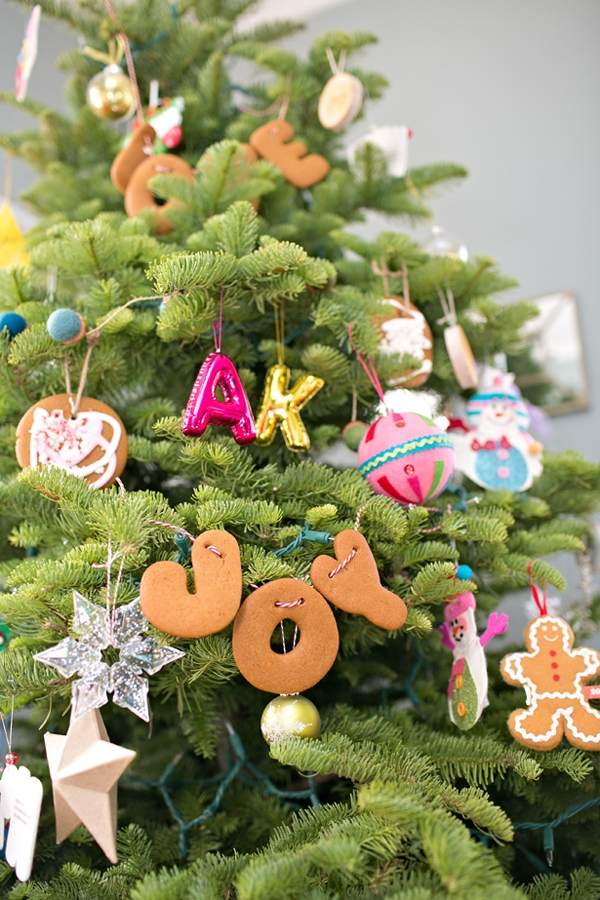 Christmas baking gingerbread cookies DIY garland ideas tree ornaments