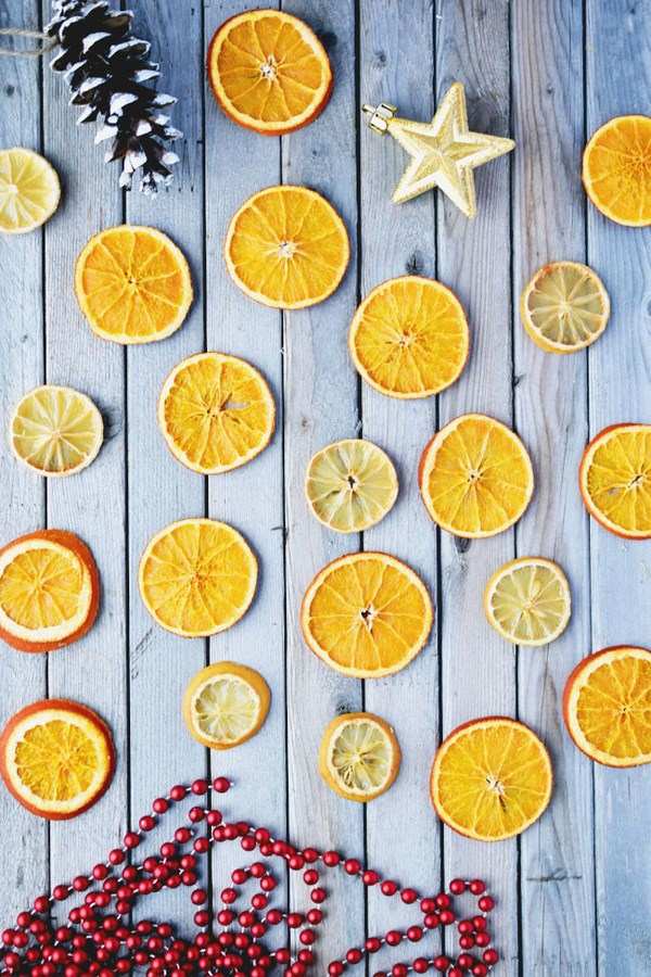 Christmas crafts with dried oranges and lemons for garland