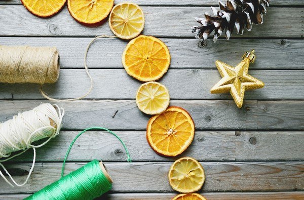 DIY christmas garlands dried lemons and oranges