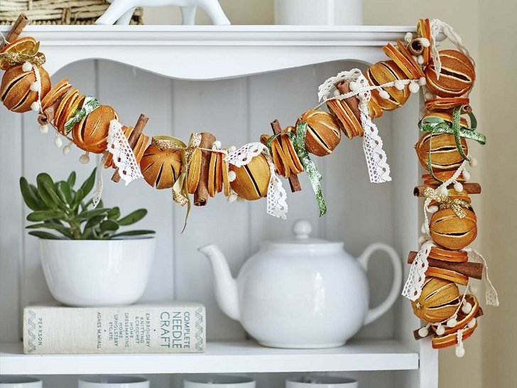 How to make a dried fruit christmas garland from oranges