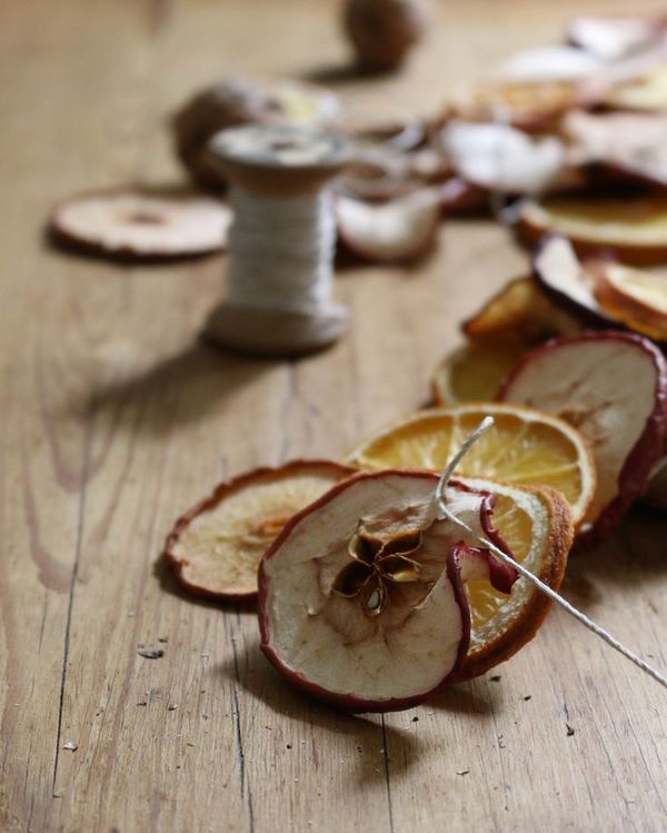 How to make a dried fruit garland apples oranges