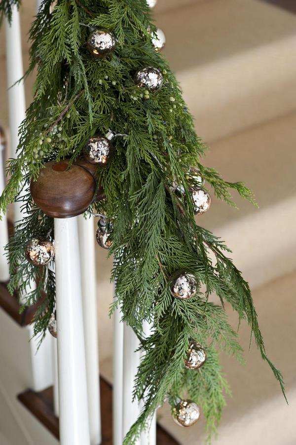 best DIY christmas garlands from evergreen plants home decor ideas