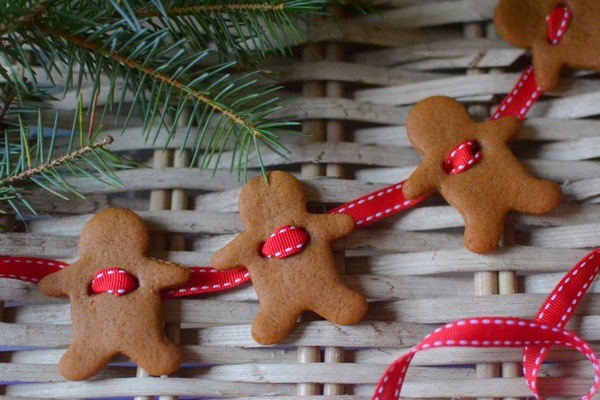 gingerbread garland DIY christmas tree ornaments homemade decoration ideas
