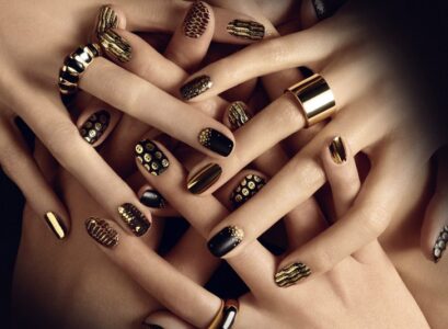 glamour-nails-art-design-black-and-gold-manicure