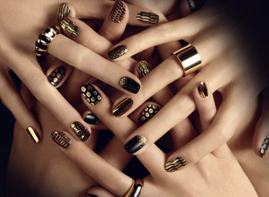 glamour-nails-art-design-black-and-gold-manicure